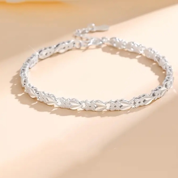 Elegant 9.25 Sterling Silver Bracelet - Picture 5 of 5